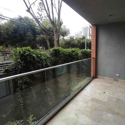 DEPARTAMENTO CON TERRAZA VISTA A PARQUE, DE ESTRENO, CERCA AL GOLF