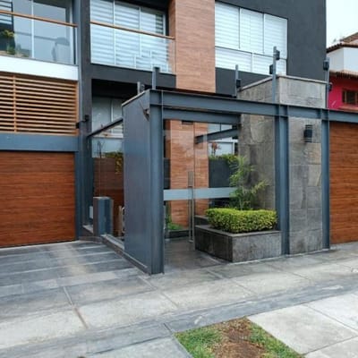 DEPARTAMENTO DUPLEX CON BALCON FONDO A PARQUE CERCA AL OVALO GUTIERREZ