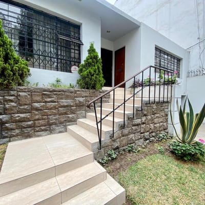 LINDA CASA PARA REMODELAR O COMO TERRENO
