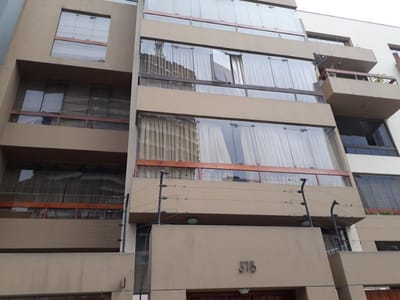 SAN ISIDRO VENDO  DPTO. AMPLIO $ 320.000