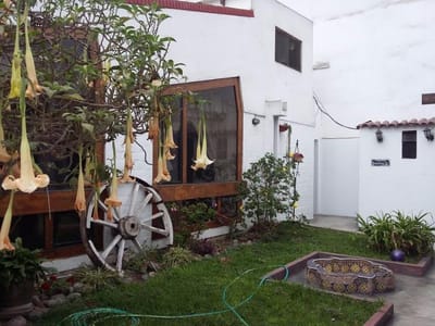 AMPLIA CASA POR REMODELAR.MUY CERCA A LA JAVIER PRADO