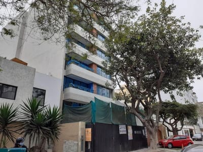A POCOS METROS DE LA AV. ANGAMOS OESTE Y LA AV. SANTA CRUZ