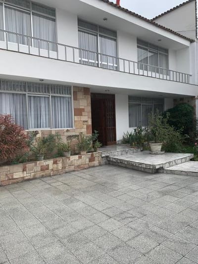 VENDO CASA EN SAN ISIDRO
