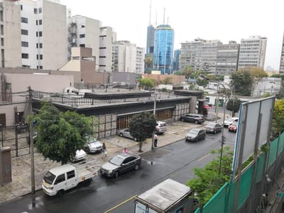 ALQUILO LINDA OFICINA IMPLEMENTADA EN MIRAFLORES