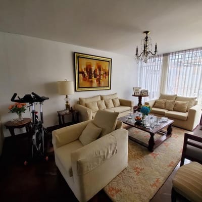 CASA EN VENTA FRENTE A LA CALLE  DE 4 DOR CON JARDIN INTERNO DE 207 M2