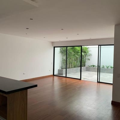 MIRAFLORES HERMOSO DEPARTAMENO DE ESTRENO EN 1ER PISO.NO SE PAGA ALCABALA.