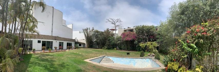 ESTUPENDA CASA, SE VENDE COMO TERRENO, PARA CONSTRUCTOR