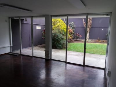 CON JARDIN 4 DORMS LISTA PARA OCUPAR TAMBIEN SE VENDE
