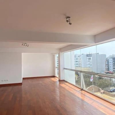 VENTA O ALQUILER - Departamento Dúplex en Miraflores   Calle Madrid