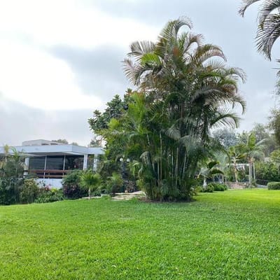 VENTA DE HERMOSA CASA CON JARDINES EN LA MOLINA