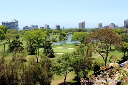 VISTA PANORÁMICA AL GOLF CON TERRAZA, AMBIENTES MUY AMPLIOS