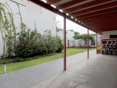 Casa con Amplios Jardines, La Encantada de Villa. Excelente Estado