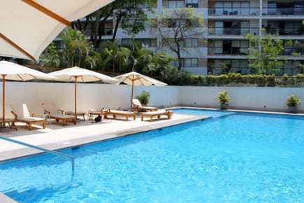 FINOS ACABADOS, CON LINDA VISTA, TERRAZA. CON ÁREAS COMUNES Y PARQUE PRIVADO