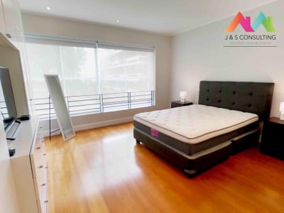 ELEGANTE DEPARTAMENTO CON SALIDA A PARQUE PRIVADO. AMOBLADO Y EQUIPADO