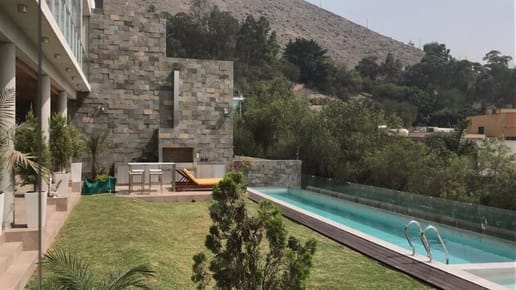 MODERNA CASA EN VENTA EN LA MOLINA EN CALLE ISLAS VIRGENES
