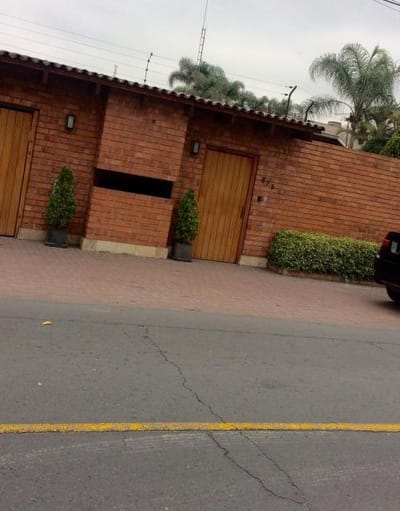 CASA EN VENTA COMO TERRENO LA PLANICIE