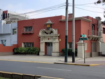 CASA COMO OFICINA CON EXCELENTE UBICACION EN ALQUILER