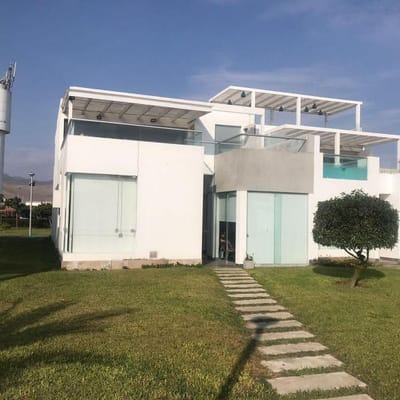 VENDO LINDA CASA EN PLAYA LAS GRAMAS - PUERTO VIEJO !!!