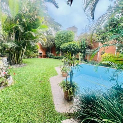 SE VENDE EXCLUSIVA Y ELEGANTE CASA EN SAN ISIDRO