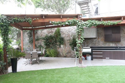 Elegante casa con amplio jardin