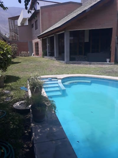 Amplia y confortable casa con piscina y jardin
