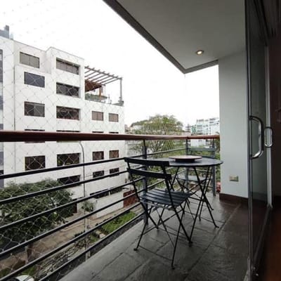 DEPARTAMENTO EN VENTA CON SALIDA PRIVADA A PARQUE MIRAFLORES LIMITE SAN ISIDRO