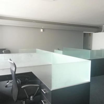 OFICINA EN EDIFICO CORPORATIVO CON EXCELENTE UBICACIÓN