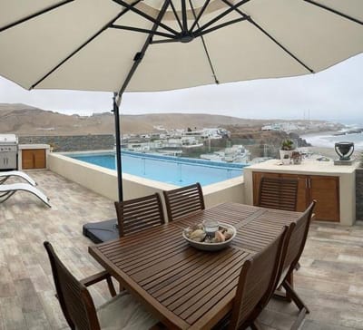 CASA DE PLAYA CON VISTA PANORÁMICA AL MAR