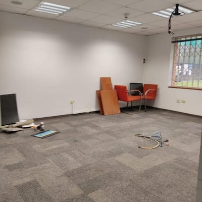 OFICINA EN CENTRO EMPRESARIAL CON VISTA A LA CIUDAD
