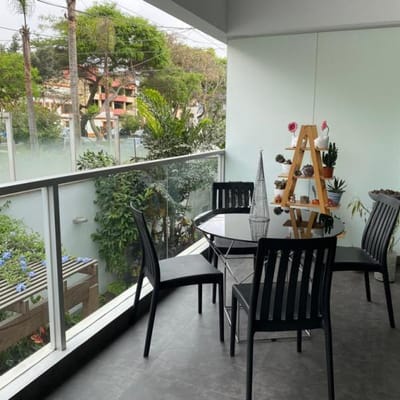 VENDO lindo departamnto con vista a parque en chacarilla