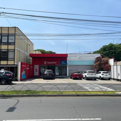 UBICADISIMO LOCAL COMERCIAL AV PEZET SAN ISIDRO CERCA AL GOLF