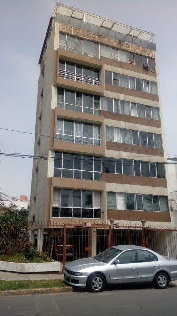 Venta de Departamento en San Isidro con muebles y línea blanca