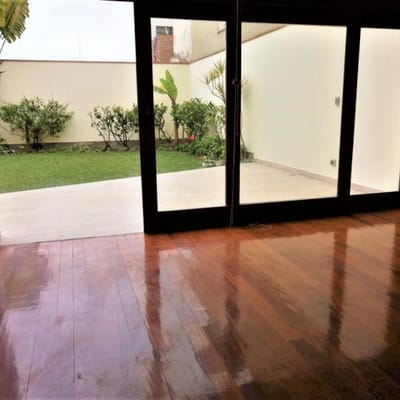 Amplia casa como vivienda con terraza y jardin AT 300