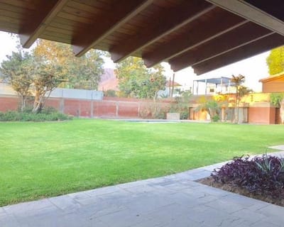 EXCELENTE CASA_REMODELADA_ACABADOS FINÍSIMOS_PRECIOSO JARDÍN, PISCINA