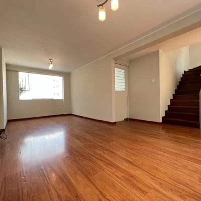 LINDO TRIPLEX EN MIRAFLORES  A POCO PASOS A HUACA PUCLLANA
