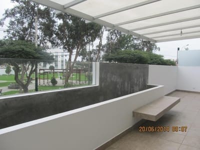 VENDO PRIMER PISO ELEVADO FRENTE A PARQUE