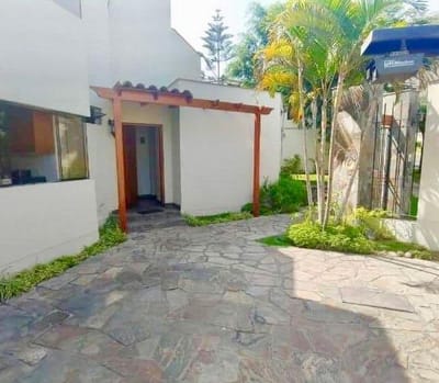 Venta de linda casa en La Molina a un paso del Colegio San Pedro Villa Caritas y Reina del Mundo