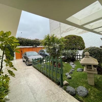 Se vende casa en Chacarilla Surco a una cuadra del Col Santa Mara