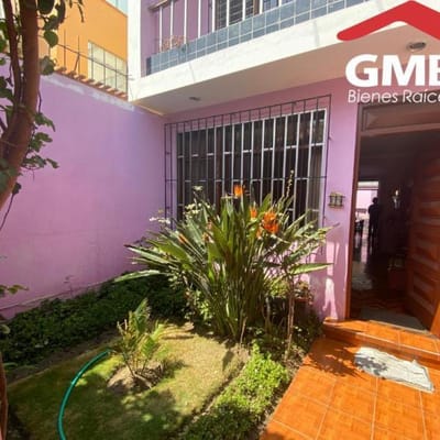 VENTA DE CASA DE TRES PISOS EN SAN MIGUEL, A MEDIA CUADRA DE PARQUE