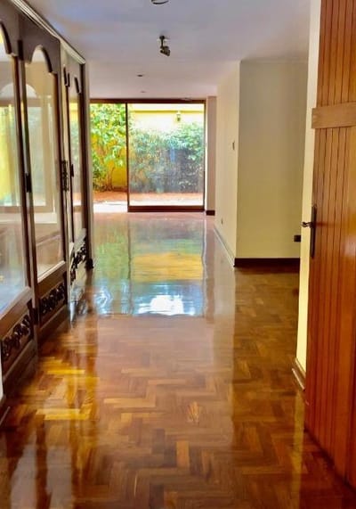 Alquiler excelente casa en Urb. Neptuno, Surco. Zona residencial segura 8 dormitorios con jardín