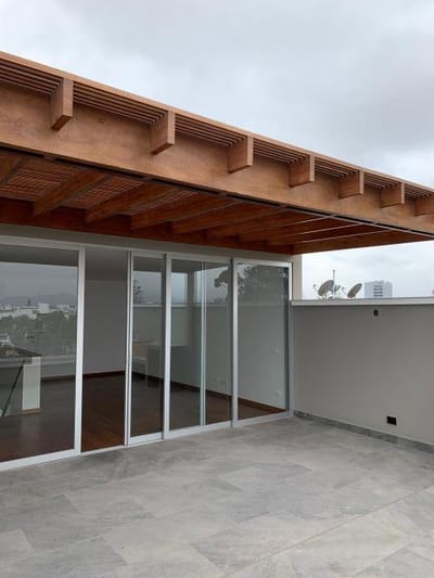 Venta hermoso dpto. dúplex de estreno frente a parque en SURCO