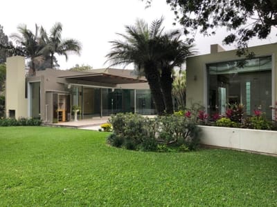 VENDO HERMOSA CASA CONDOMINIO EXCLUSIVO CON PARQUE PROPIO MODERNA