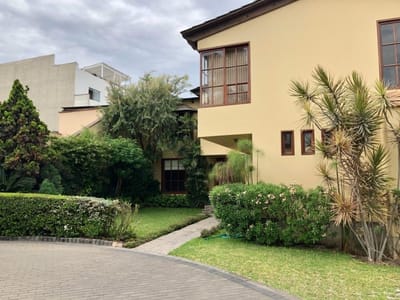 VENDO LINDA CASA EN CONDOMINIO CHACARILLA
