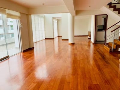 BELLO PENTHOUSE EN ALQUILER TIPO CASA TECHOS ALTOS TERRAZA LINDA CALLE TRIPLEX