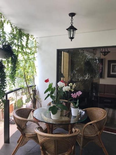 EDIFICIO EN ESQUINA FRENTE A PARQUE EN VENTA