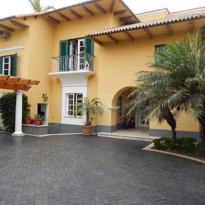 EXCELENTE CASA EN LOS ROBLES  SAN ISIDRO