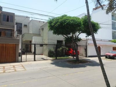 CASA COMO TERRENO MUY BUENA UBICACION