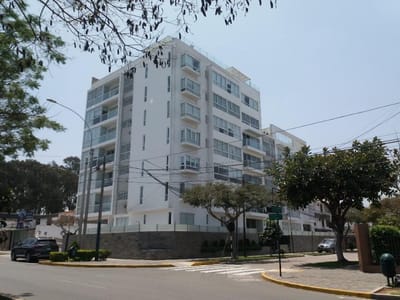 VENTA BONITO DPTO. EN CORPAC SAN ISIDRO CON 3 COCHERAS