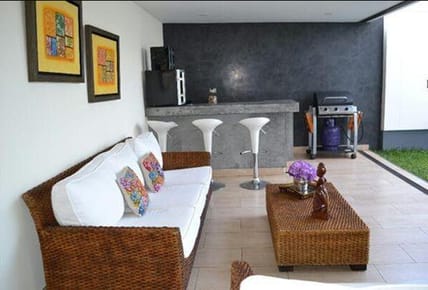 SE VENDE LINDO DPTO. TIPO CASITA EN LOS ROBLES, SAN ISIDRO