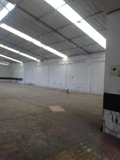 Local comercial por la Av.Argentina